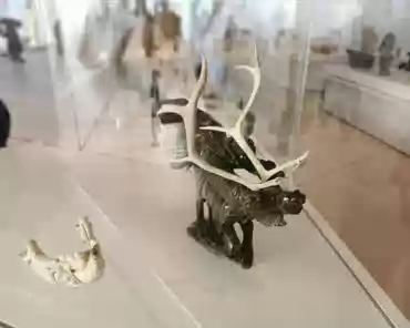 IMG_20191212_135900 Leo Angotingoar, Scene, bone and ivory, 2002.