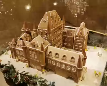 IMG_20191211_184423 Small scale model of the Chateau made with gingerbread.