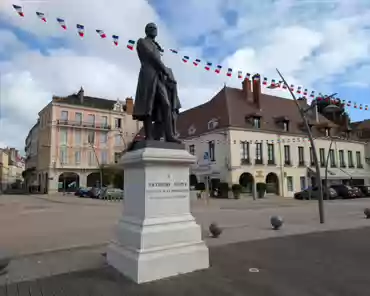 PXL_20240825_080822953 Statue of Nicéphore Niepce, born in Chalon-sur-Saône on 7 March 1765, inventor of photography.