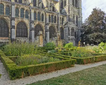IMG_20200809_110430 The cloister of Notre-Dame-en-Vaux was built in 1170-1180 and destroyed in the 18th century, before the French Revolution. Many of the statues were found in the...