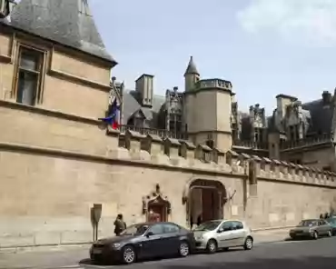 IMG_6498 The Hotel de Cluny was built as a house for the abbots of the Cluny abbey in Burgundy in 1334, and rebuilt in the late 15th century in the flamboyant gothic...