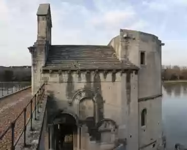 112-113 12th century chapel, former location of the sheperd Bénézet tomb; according to the legend, miracles used to occur here.