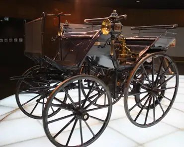 IMG_1571 Daimler motorized carriage, 1886, 1 cylinder, 462 cm3, 1.1 HP, 18 km/h. Gottlieb Daimler’s motorized carriage was the world’s first four-wheeled automobile. As...