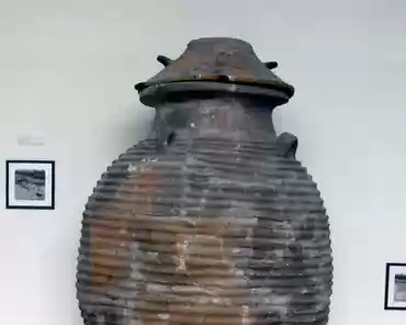 pa260172 Pythos with lid, palace of Nestor.