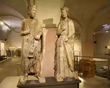 IMG_2765 Solomon and the Queen of Sheba, originally placed in the niches on the right of the North portal. The statue are a reference to the Bible (Matthew XII:42).