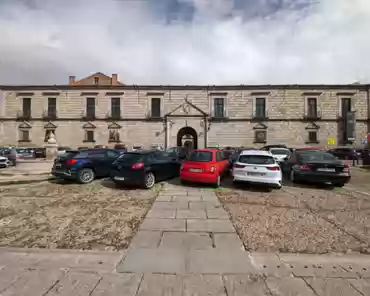 PXL_20240505_154648952 The episcopal palace of Segovia was the residence of its bishops until the late 20rh century. It was built in 1755 over the remains of the Salcedo Palace, of...