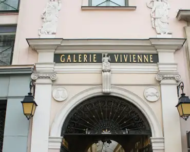 IMG_9409 The Galerie Vivienne was built in 1826. Covered galeries between streets were then a novelty in Paris.