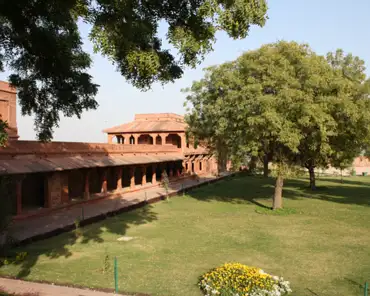 002 Mughal emperor Akbar decided to move his capital to Fatehpur Sikri in 1572. A large palace with hindu, musim and christian influences was built. However it was...
